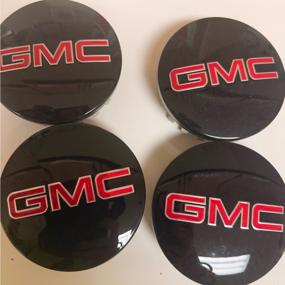 OEMGM 2026 Blk/Rd Center Cap Set - 4 Pack
84388431 part number on 22 wheels.